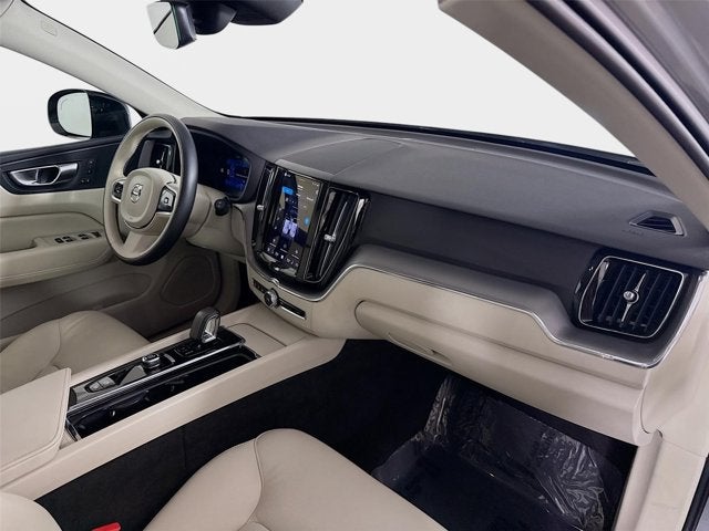 2024 Volvo XC60 Core Dark Theme