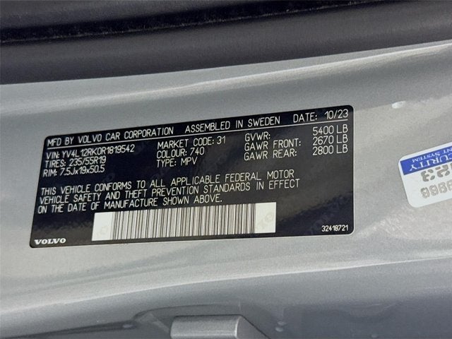 2024 Volvo XC60 Core Dark Theme