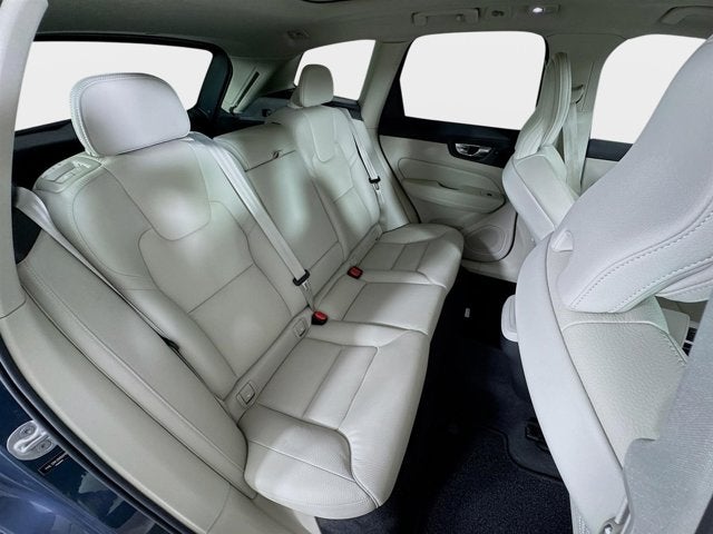 2022 Volvo XC60 Momentum