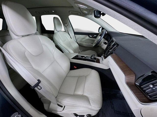 2022 Volvo XC60 Momentum