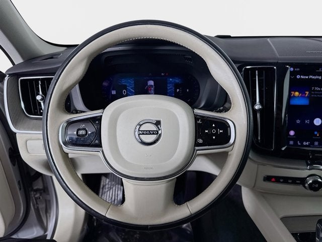 2023 Volvo XC60 Plus Dark Theme