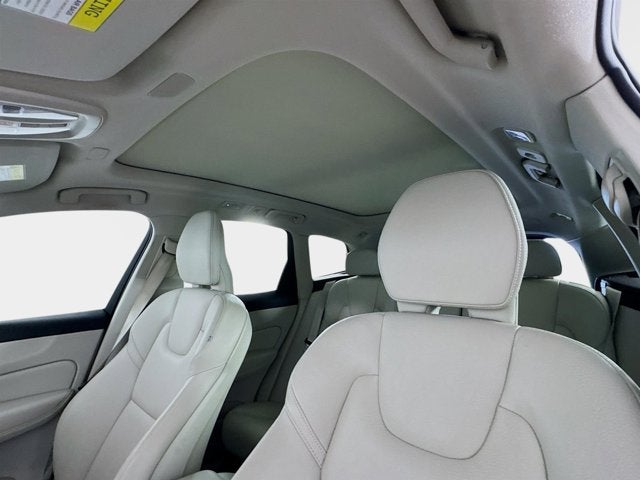 2023 Volvo XC60 Plus Dark Theme