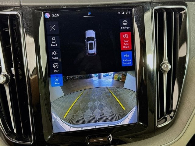 2023 Volvo XC60 Plus Dark Theme
