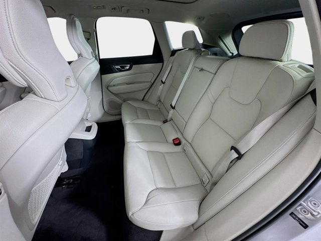 2023 Volvo XC60 Plus Dark Theme
