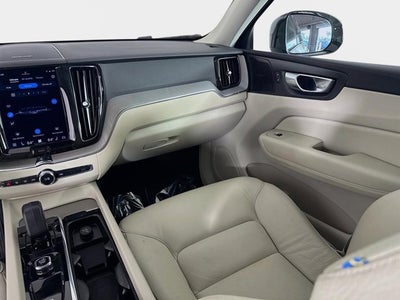 2023 Volvo XC60 Plus Dark Theme