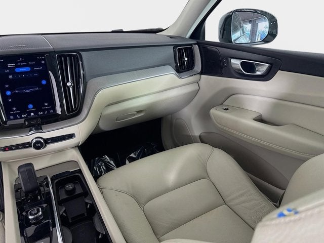 2023 Volvo XC60 Plus Dark Theme
