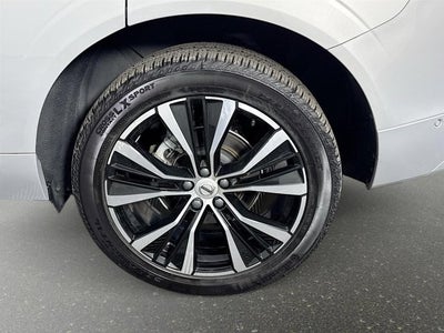 2023 Volvo XC60 Plus Dark Theme