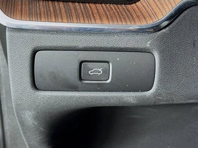 2024 Volvo XC60 Plus Dark Theme