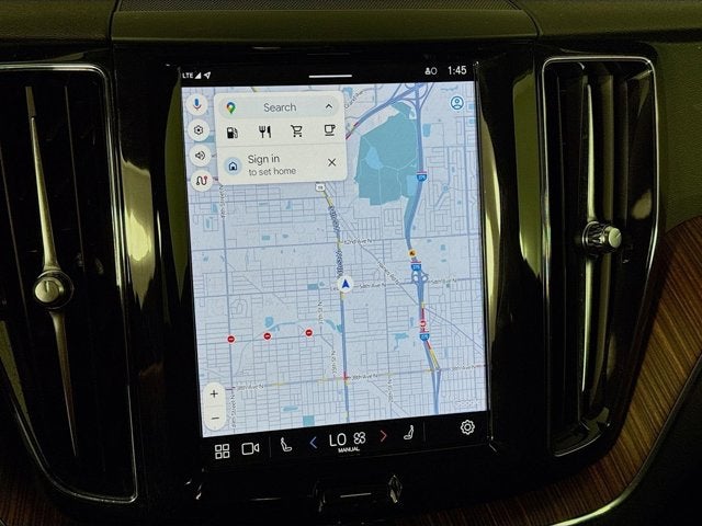 2024 Volvo XC60 Plus Dark Theme