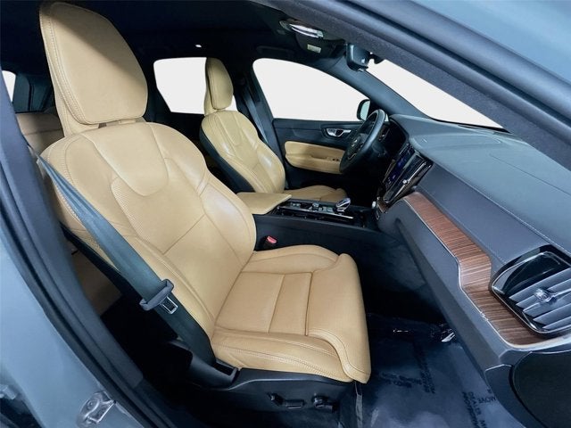2024 Volvo XC60 Ultimate Dark Theme