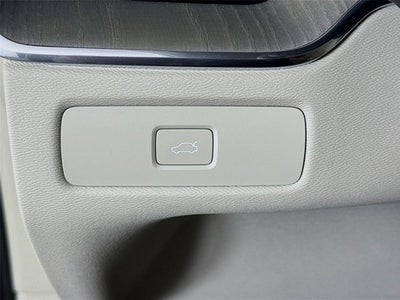 2024 Volvo XC60 Ultimate Dark Theme