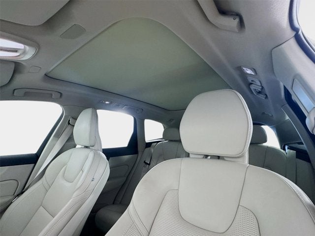 2024 Volvo XC60 Ultimate Dark Theme