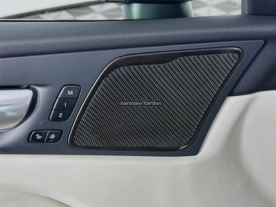 2024 Volvo XC60 Ultimate Dark Theme
