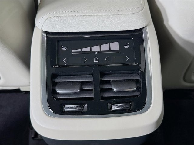 2024 Volvo XC60 Ultimate Dark Theme