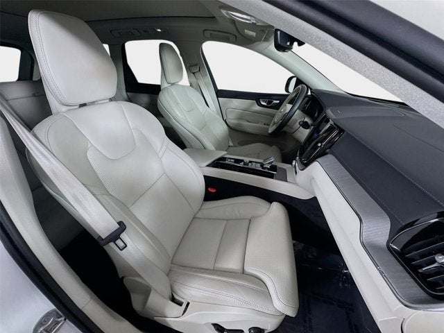 2024 Volvo XC60 Ultimate Dark Theme