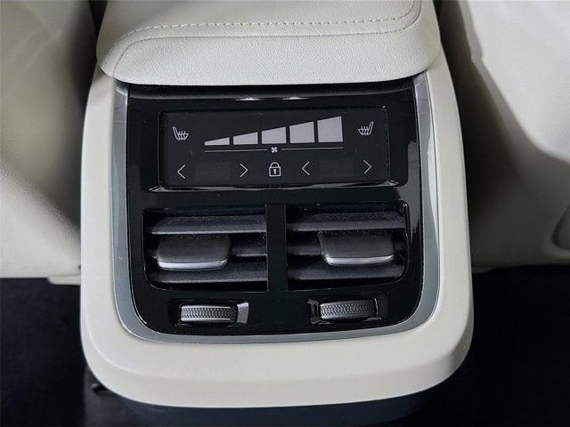 2024 Volvo XC60 Ultimate Dark Theme