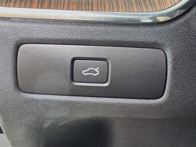 2024 Volvo XC60 Ultimate Dark Theme