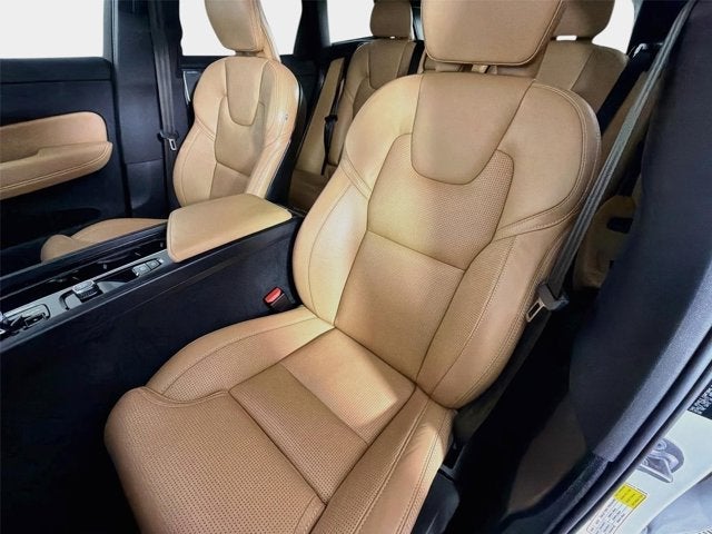 2024 Volvo XC60 Ultimate Dark Theme