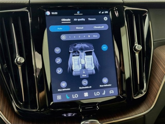 2024 Volvo XC60 Ultimate Dark Theme