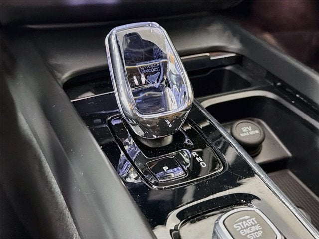 2024 Volvo XC60 Ultimate Dark Theme
