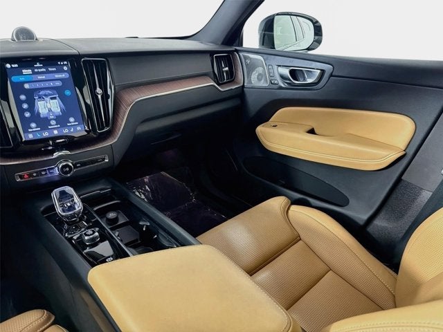 2024 Volvo XC60 Ultimate Dark Theme