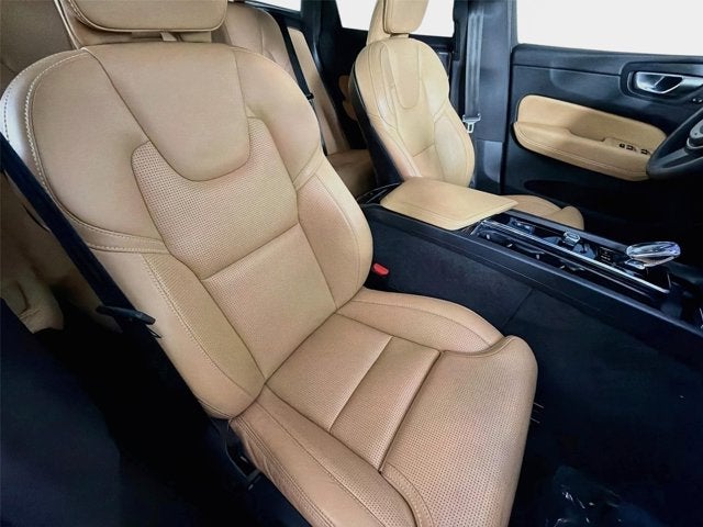 2024 Volvo XC60 Ultimate Dark Theme