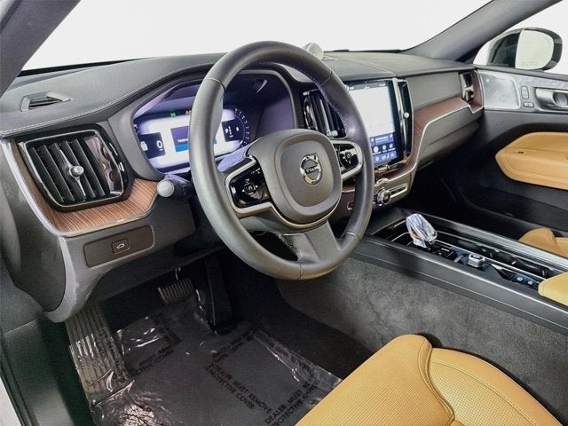 2024 Volvo XC60 Ultimate Dark Theme