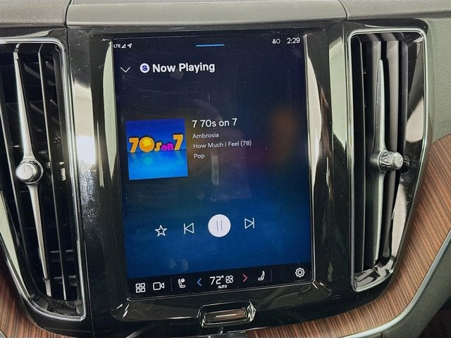 2023 Volvo XC60 Plus Bright Theme