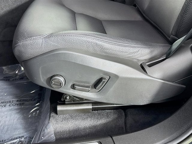 2023 Volvo XC60 Plus Bright Theme