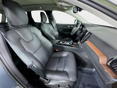 2023 Volvo XC60 Plus Bright Theme