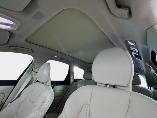 2023 Volvo XC60 Ultimate Dark Theme