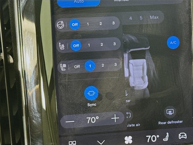 2023 Volvo XC60 Ultimate Dark Theme