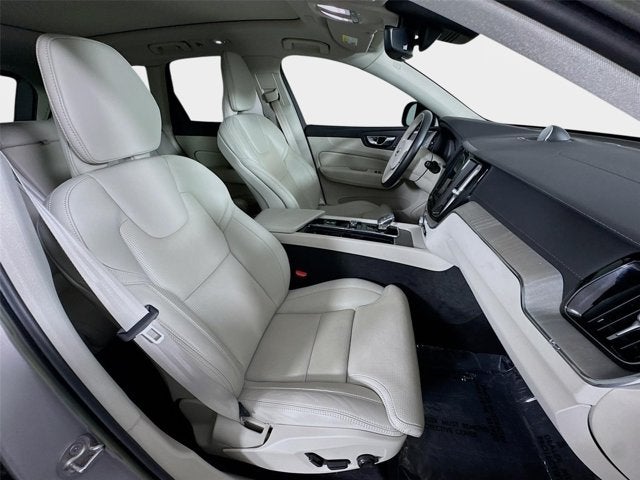 2023 Volvo XC60 Ultimate Dark Theme