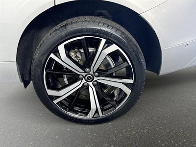 2023 Volvo XC60 Ultimate Dark Theme