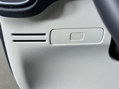 2023 Volvo XC40 Plus Bright Theme