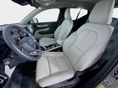 2023 Volvo XC40 Plus Bright Theme