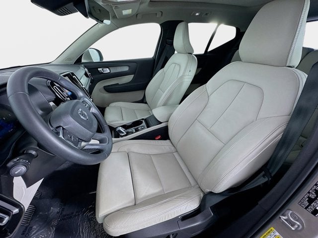 2023 Volvo XC40 Plus Bright Theme