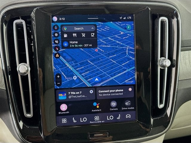 2023 Volvo XC40 Plus Bright Theme