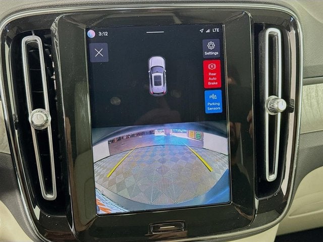 2023 Volvo XC40 Plus Bright Theme