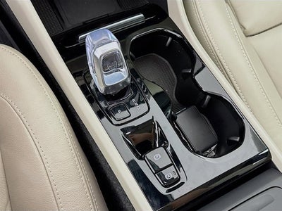 2023 Volvo XC40 Plus Bright Theme