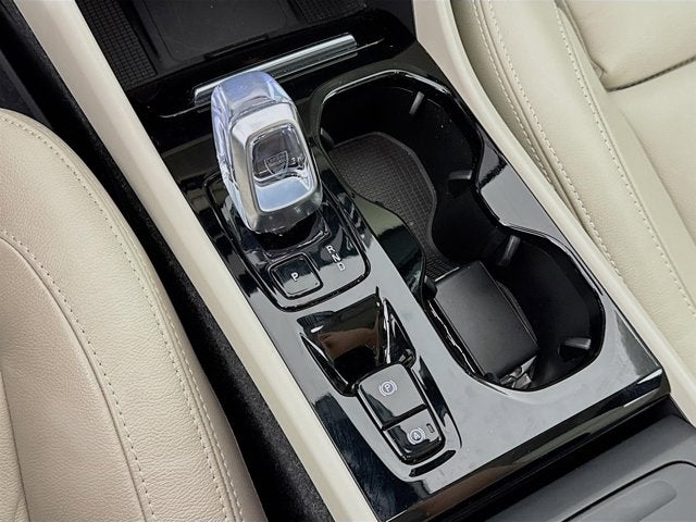 2023 Volvo XC40 Plus Bright Theme