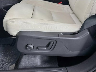 2023 Volvo XC40 Plus Bright Theme