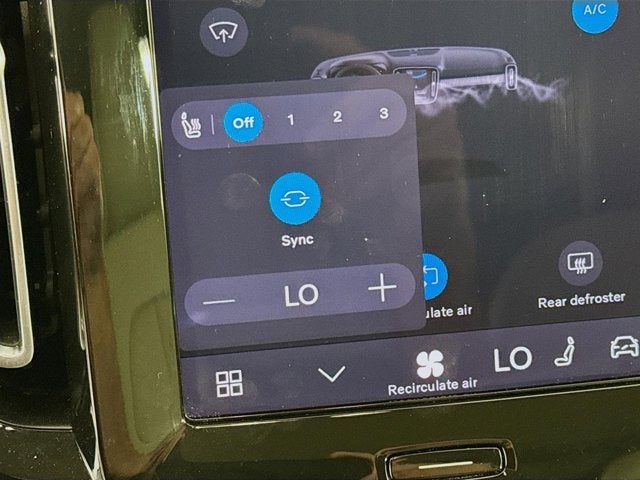 2023 Volvo XC40 Plus Bright Theme