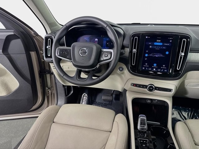 2023 Volvo XC40 Plus Bright Theme