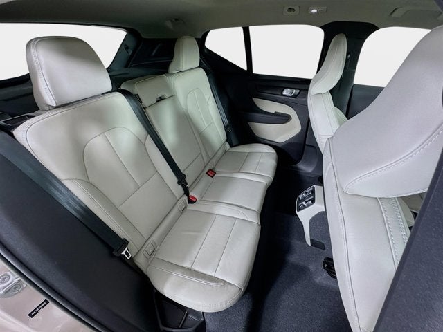 2023 Volvo XC40 Plus Bright Theme