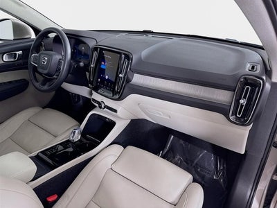2023 Volvo XC40 Plus Bright Theme