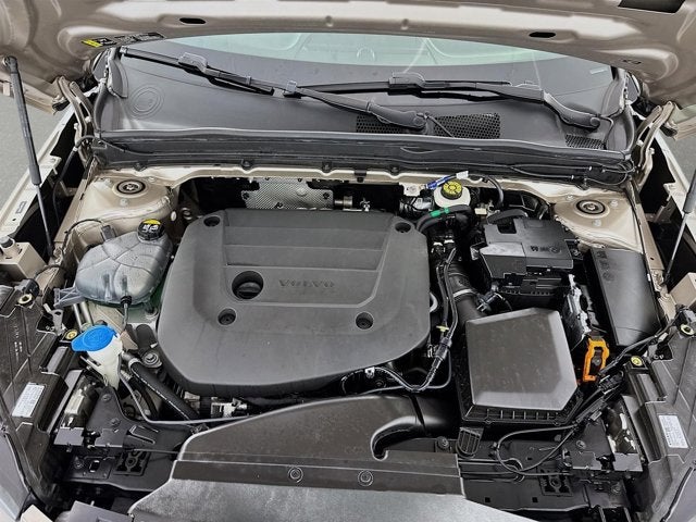 2023 Volvo XC40 Plus Bright Theme