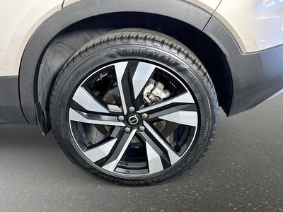 2023 Volvo XC40 Plus Bright Theme