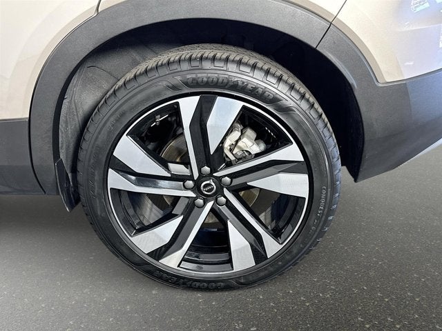 2023 Volvo XC40 Plus Bright Theme