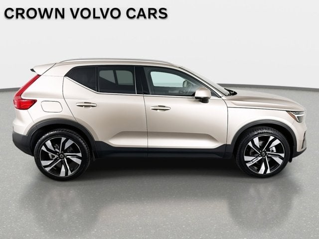 2023 Volvo XC40 Plus Bright Theme